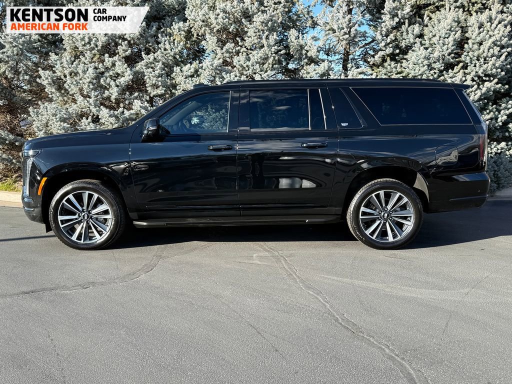 Used 2025 Cadillac Escalade ESV Sport image 4