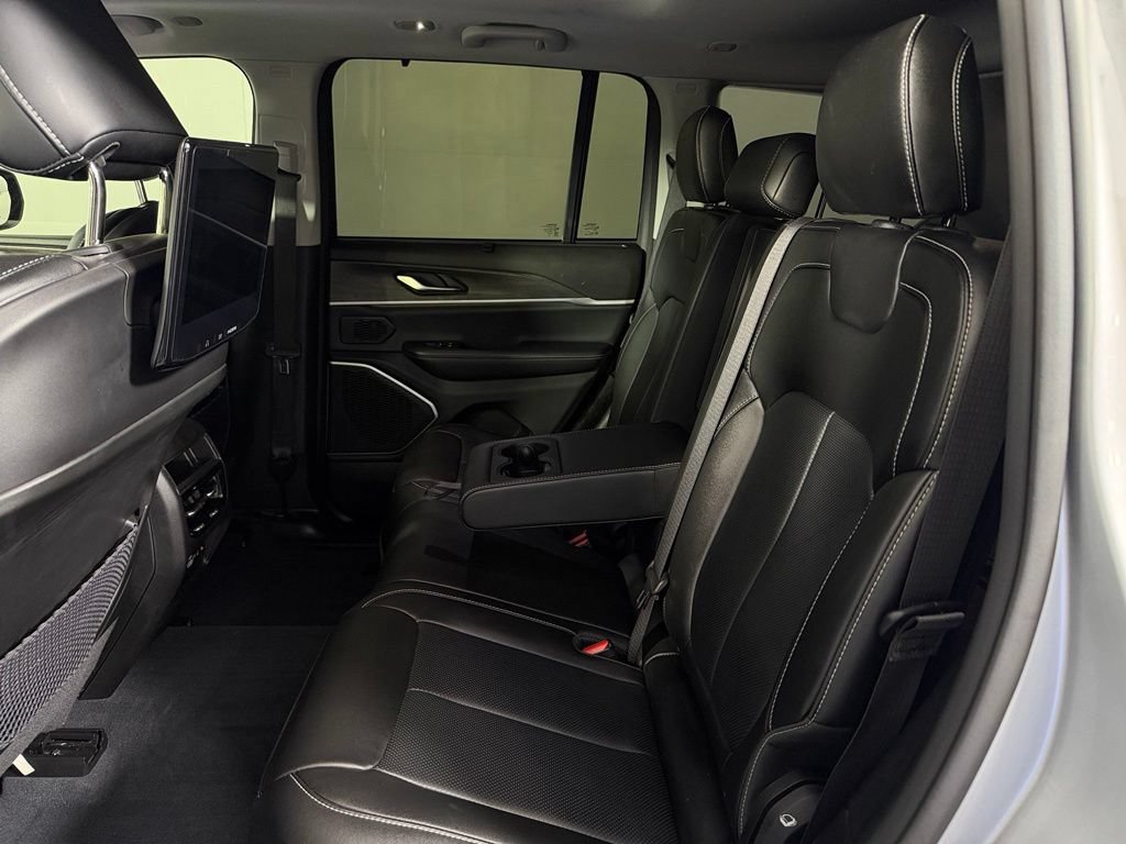 Used 2023 Jeep Grand Cherokee 4WD 4xe w/ Luxury Tech Group II image 17