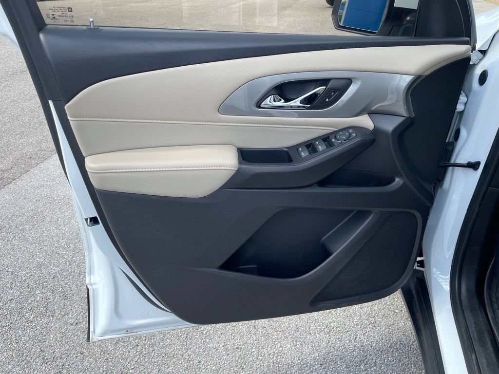 Used 2022 Chevrolet Traverse LT FWD image 15
