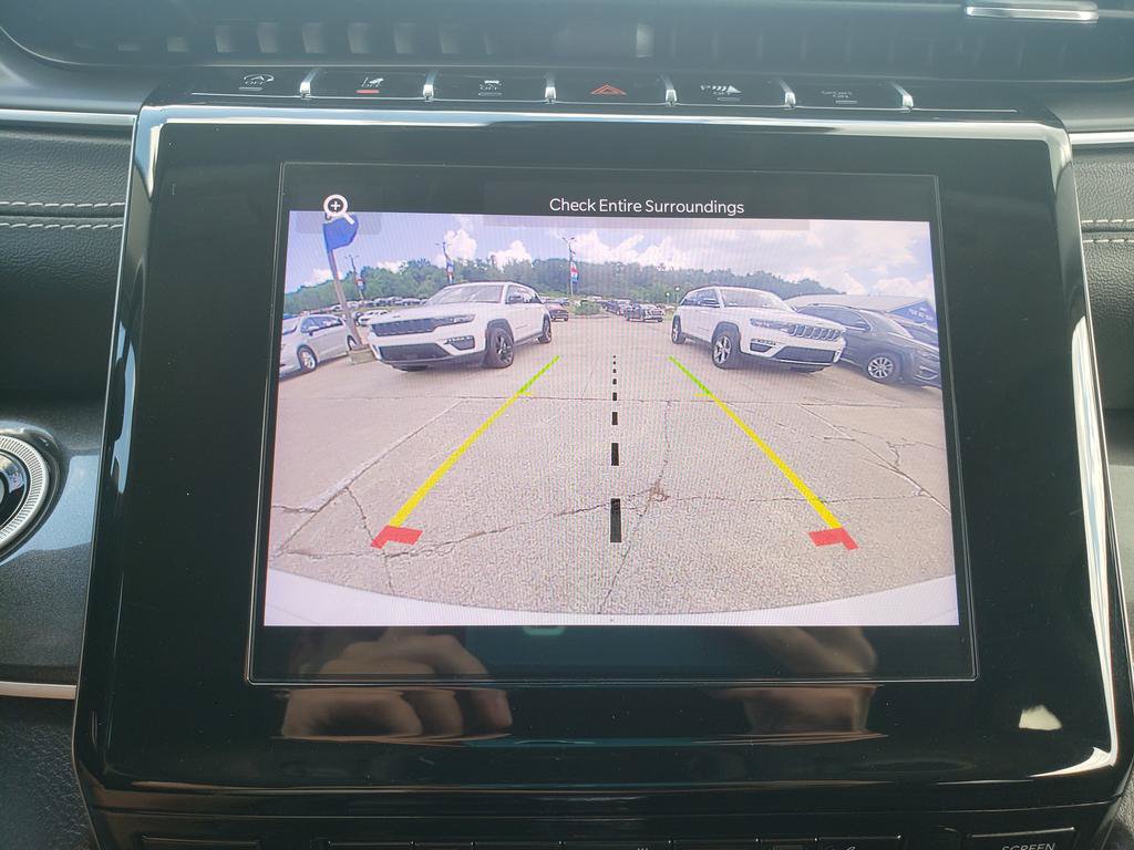 Certified 2023 Jeep Grand Cherokee Laredo w/ Luxury Tech Group I AWD/4WD image 19