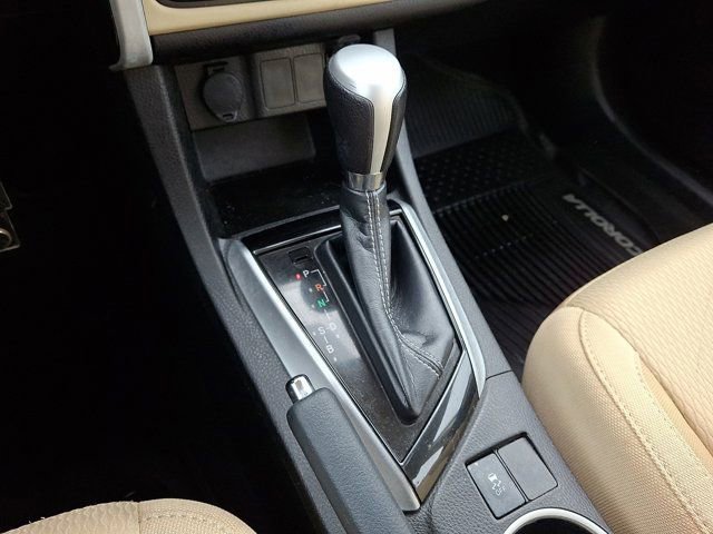 Used 2018 Toyota Corolla LE w/ LE Premium Package w/Moonroof image 19