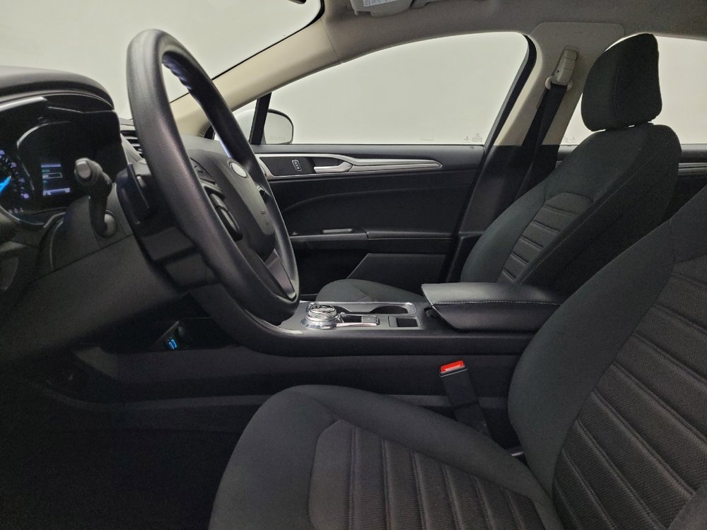 Used 2020 Ford Fusion SE image 17