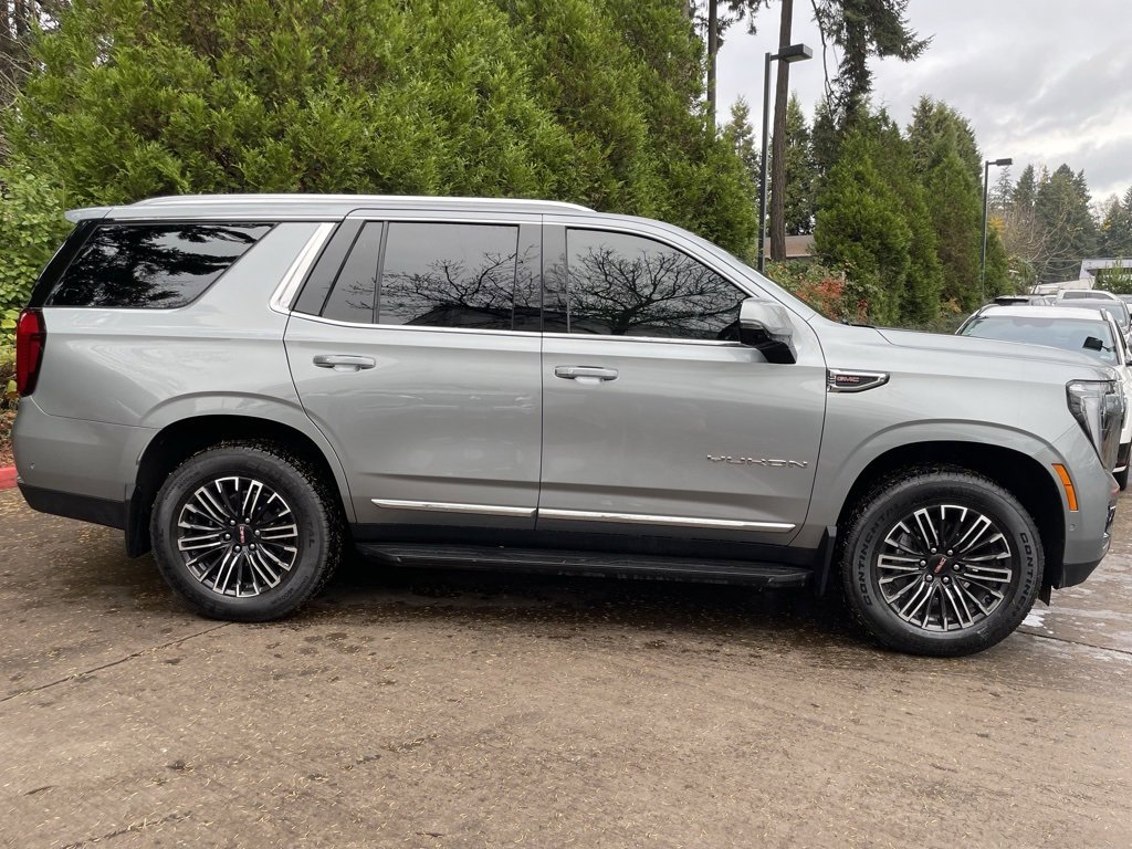 Used 2025 GMC Yukon Elevation image 3