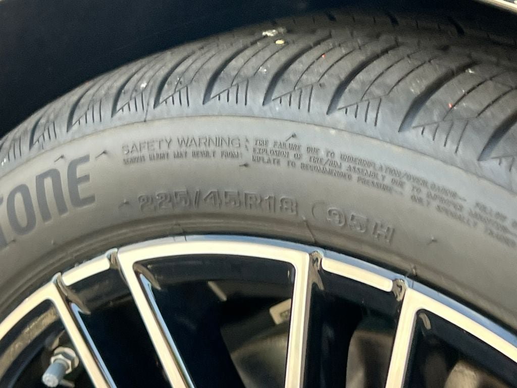 New 2025 Mercedes-Benz C 300 4MATIC Sedan image 8