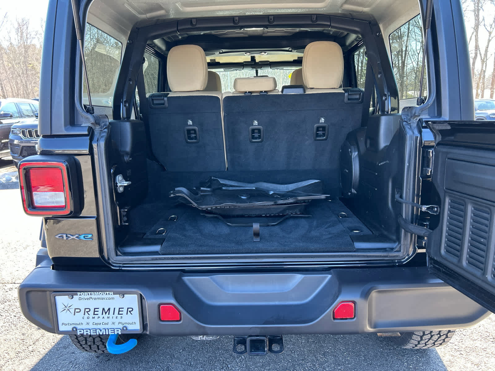 Used 2023 Jeep Wrangler Unlimited w/ Cold Weather Group image 36