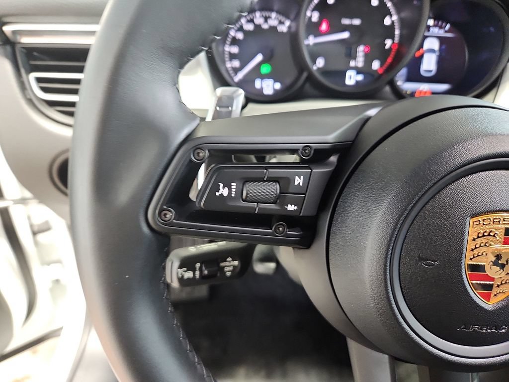 Used 2026 Porsche Macan AWD/4WD image 21