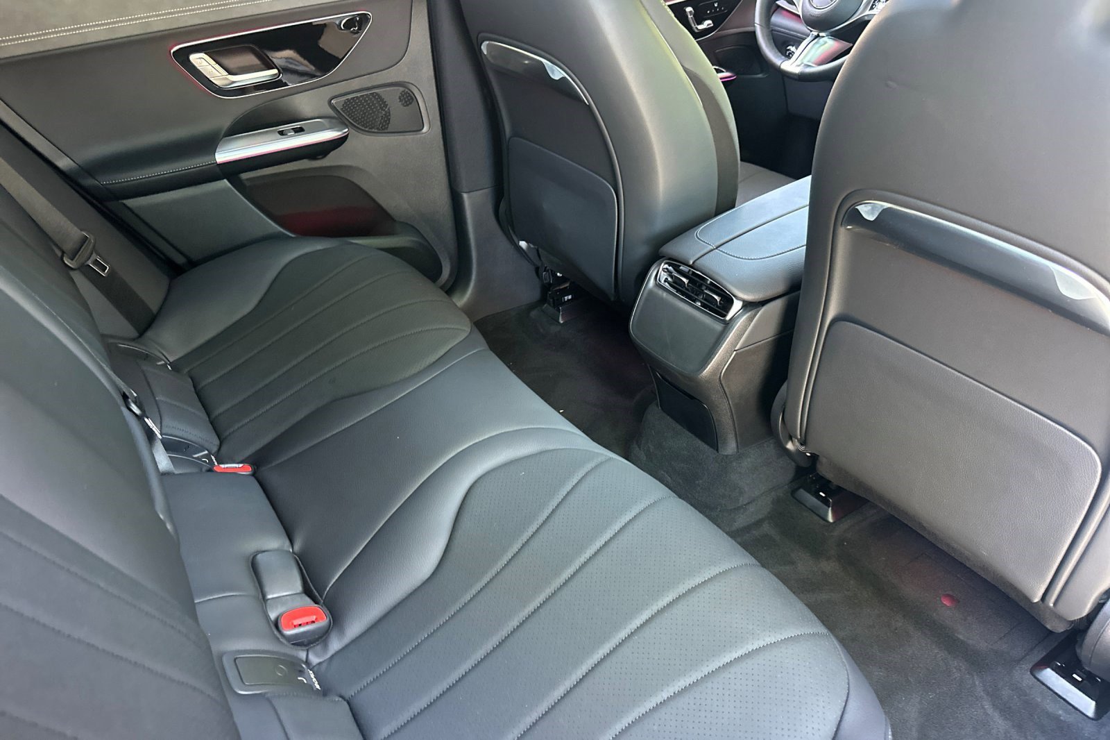 Used 2026 Mercedes-Benz EQE 320 4MATIC SUV image 31