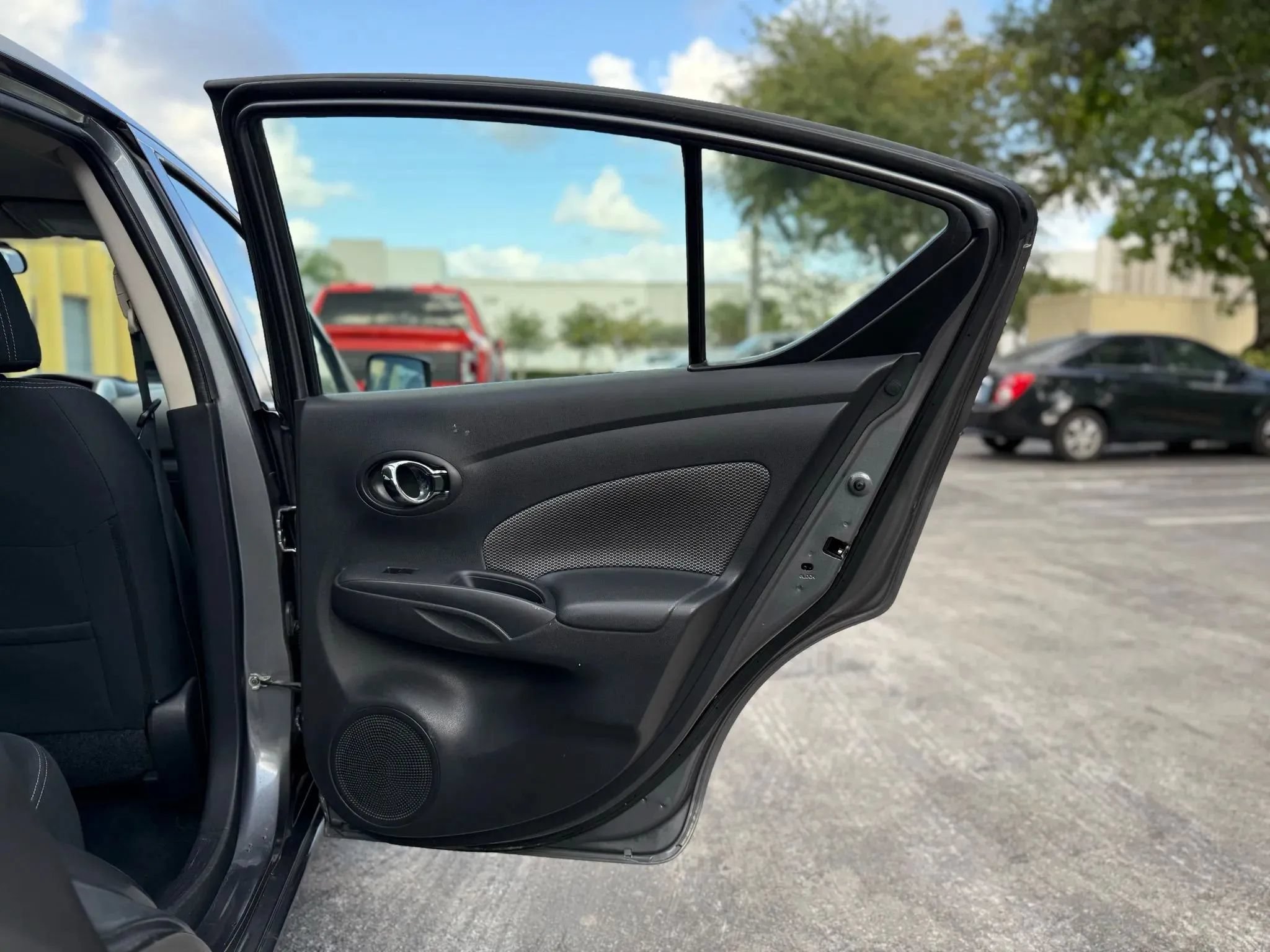 Used 2018 Nissan Versa SV FWD image 27
