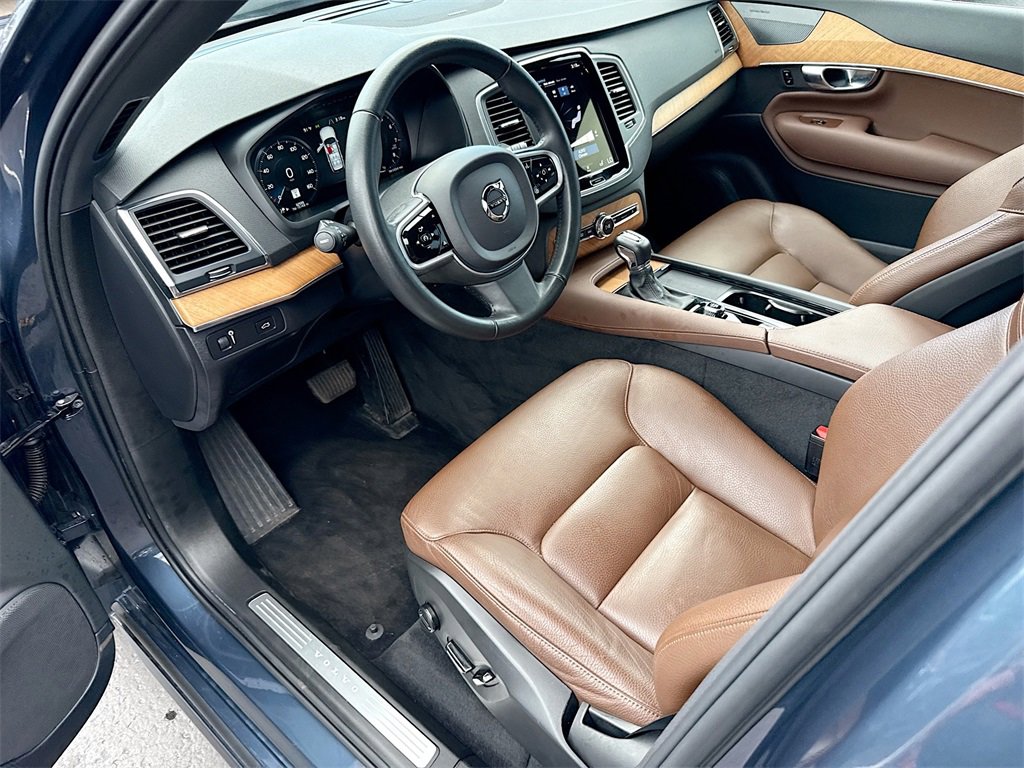 Used 2022 Volvo XC90 T6 Momentum image 25