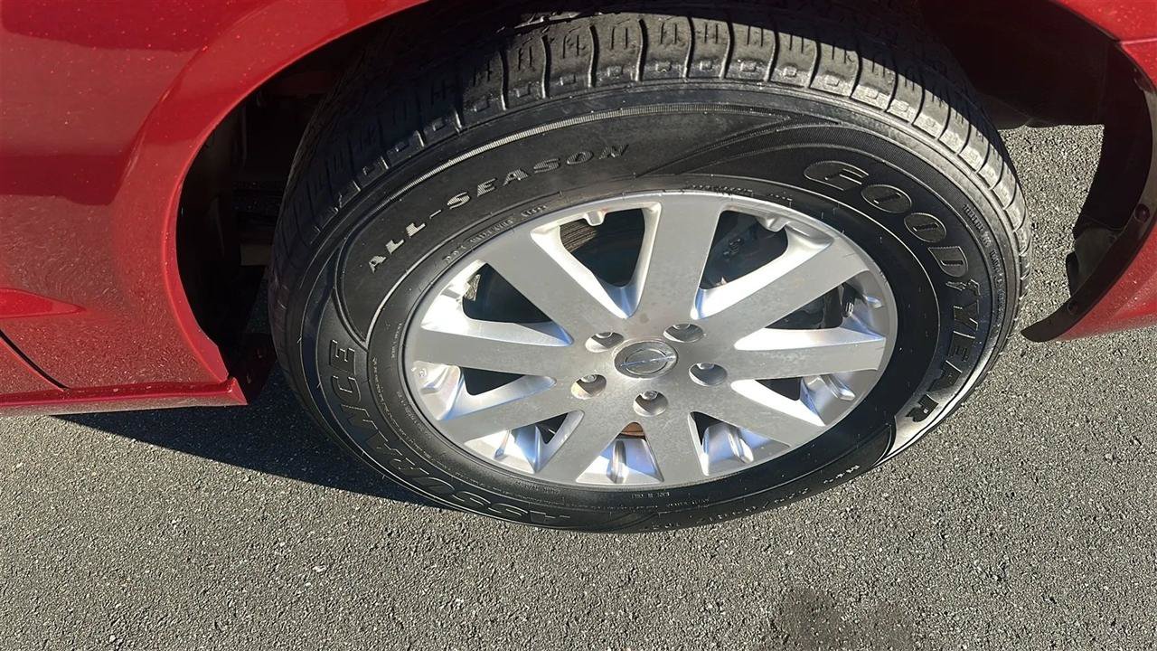 Used 2016 Chrysler Town & Country Touring FWD image 21