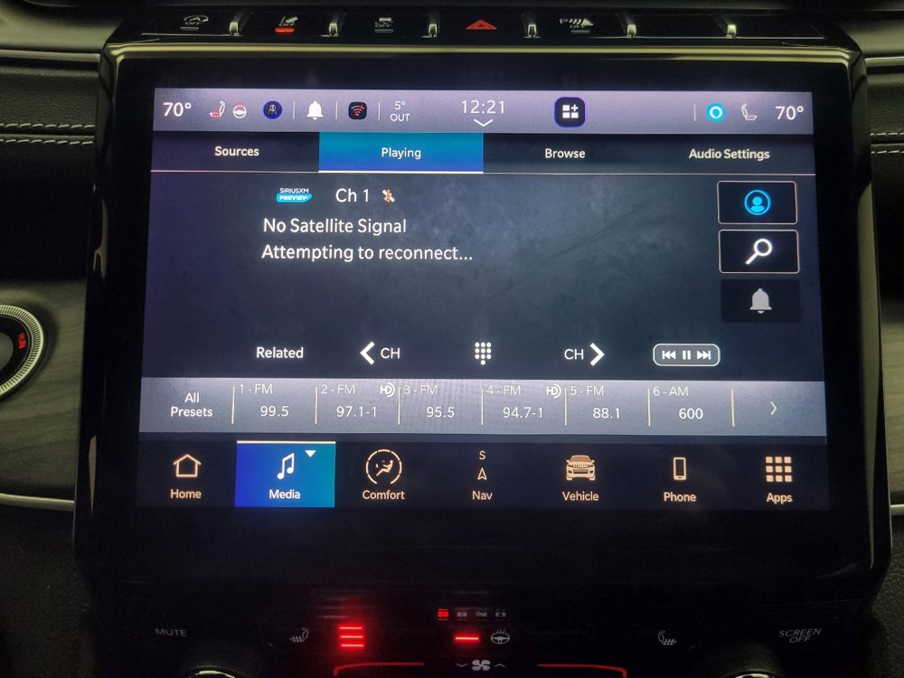 Used 2022 Jeep Grand Cherokee Limited image 25