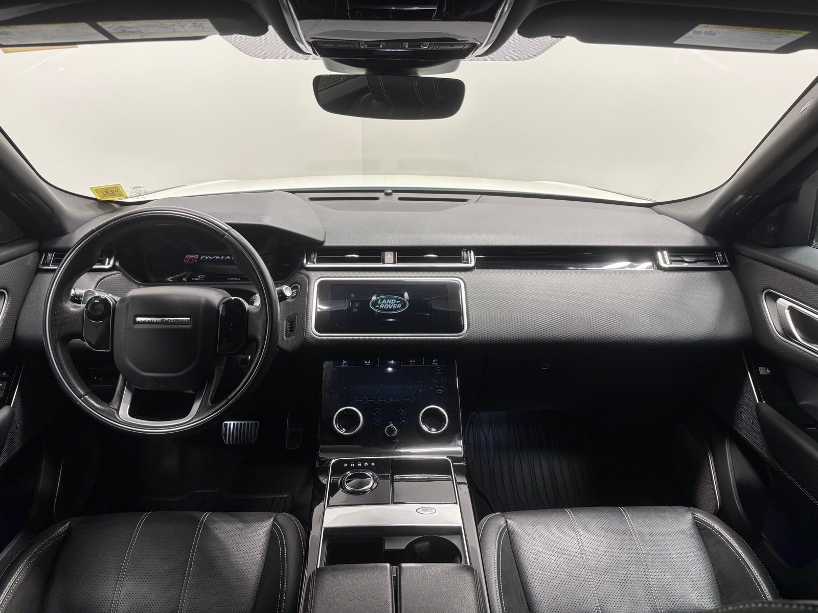 Used 2019 Land Rover Range Rover Velar R-Dynamic SE AWD/4WD image 34