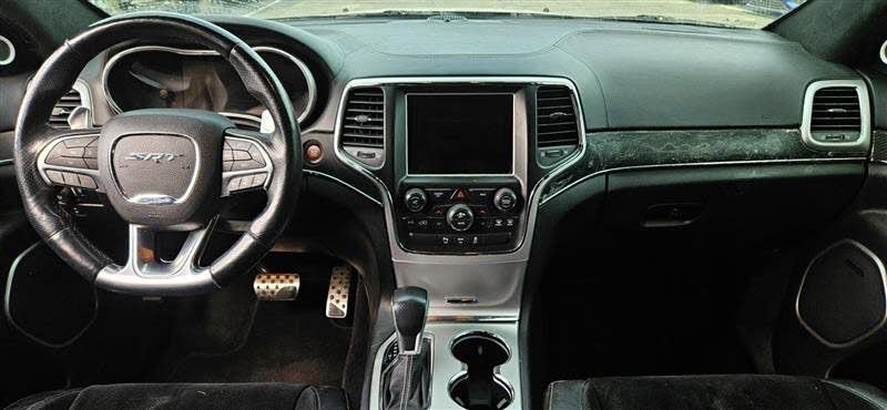 Used 2016 Jeep Grand Cherokee SRT image 9