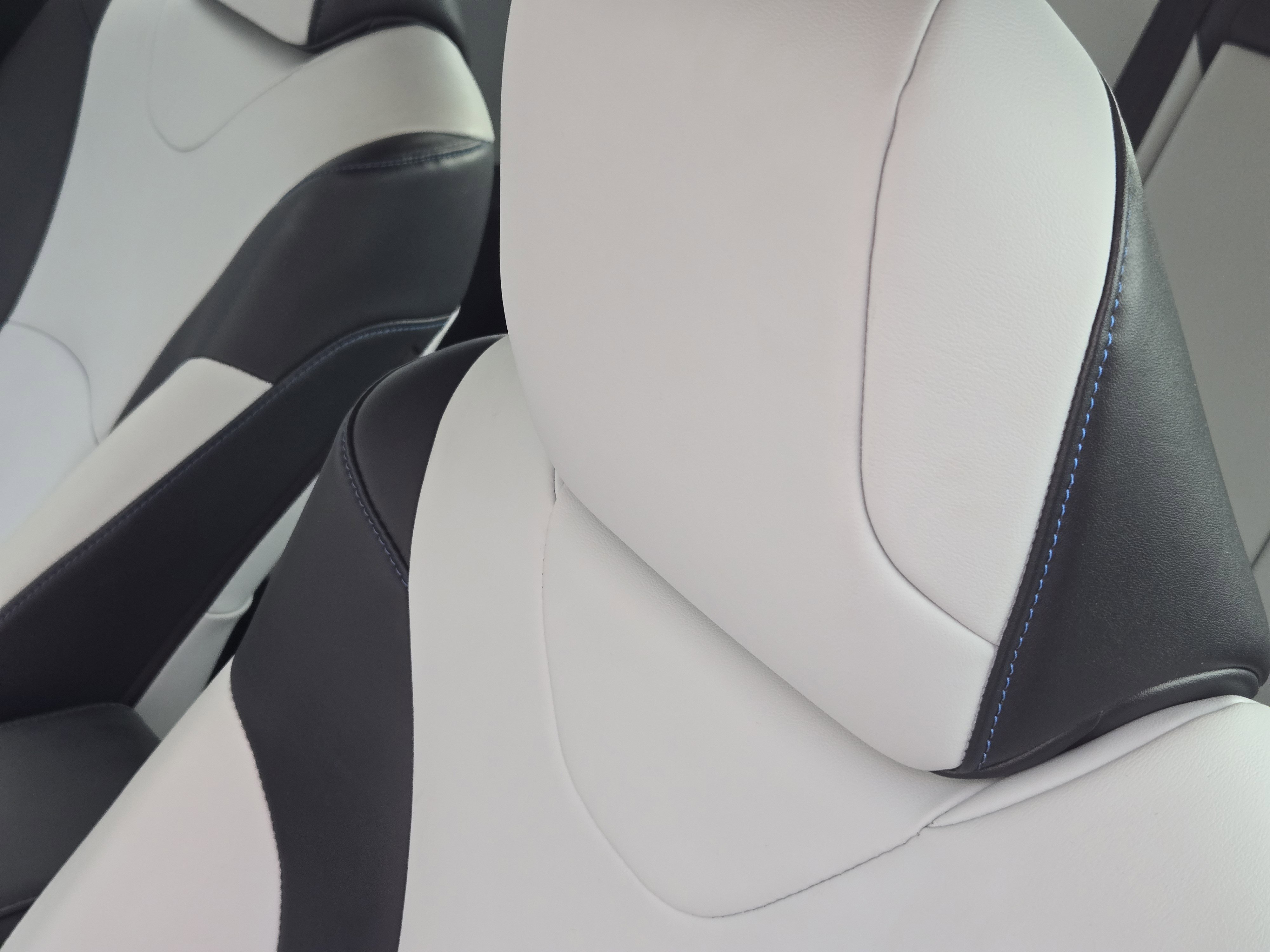 Used 2022 Toyota Prius Limited image 18