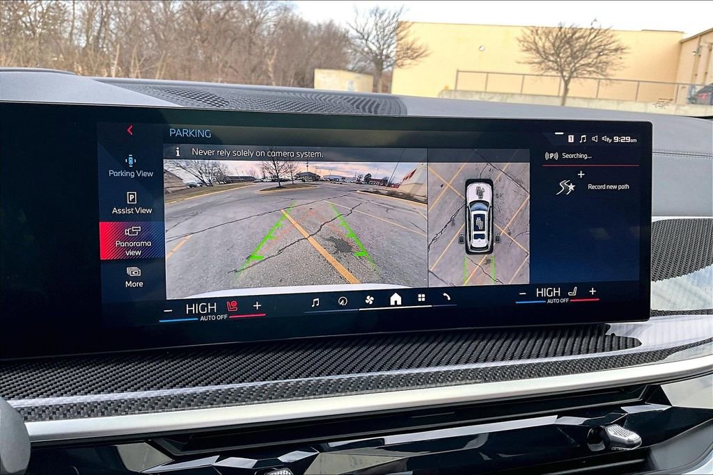 Used 2025 BMW X7 M60i w/ Climate Comfort Package image 21