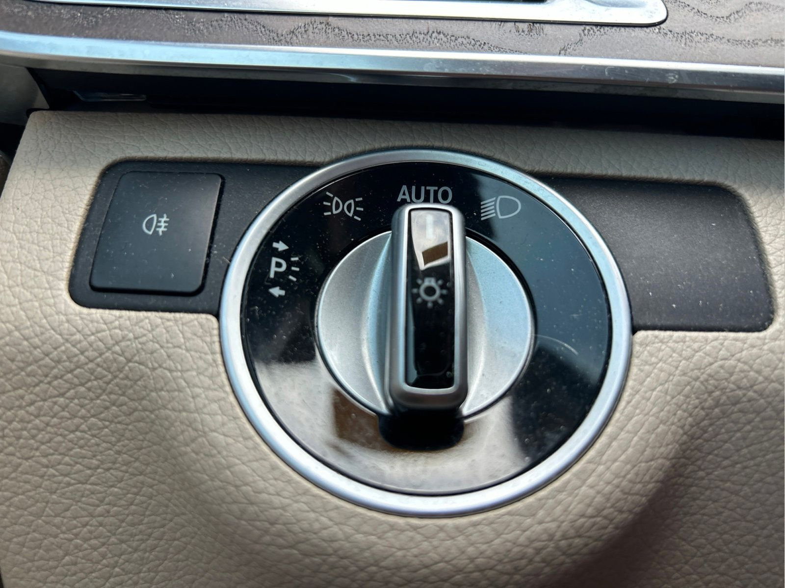Used 2014 Mercedes-Benz E 350 Sedan image 25