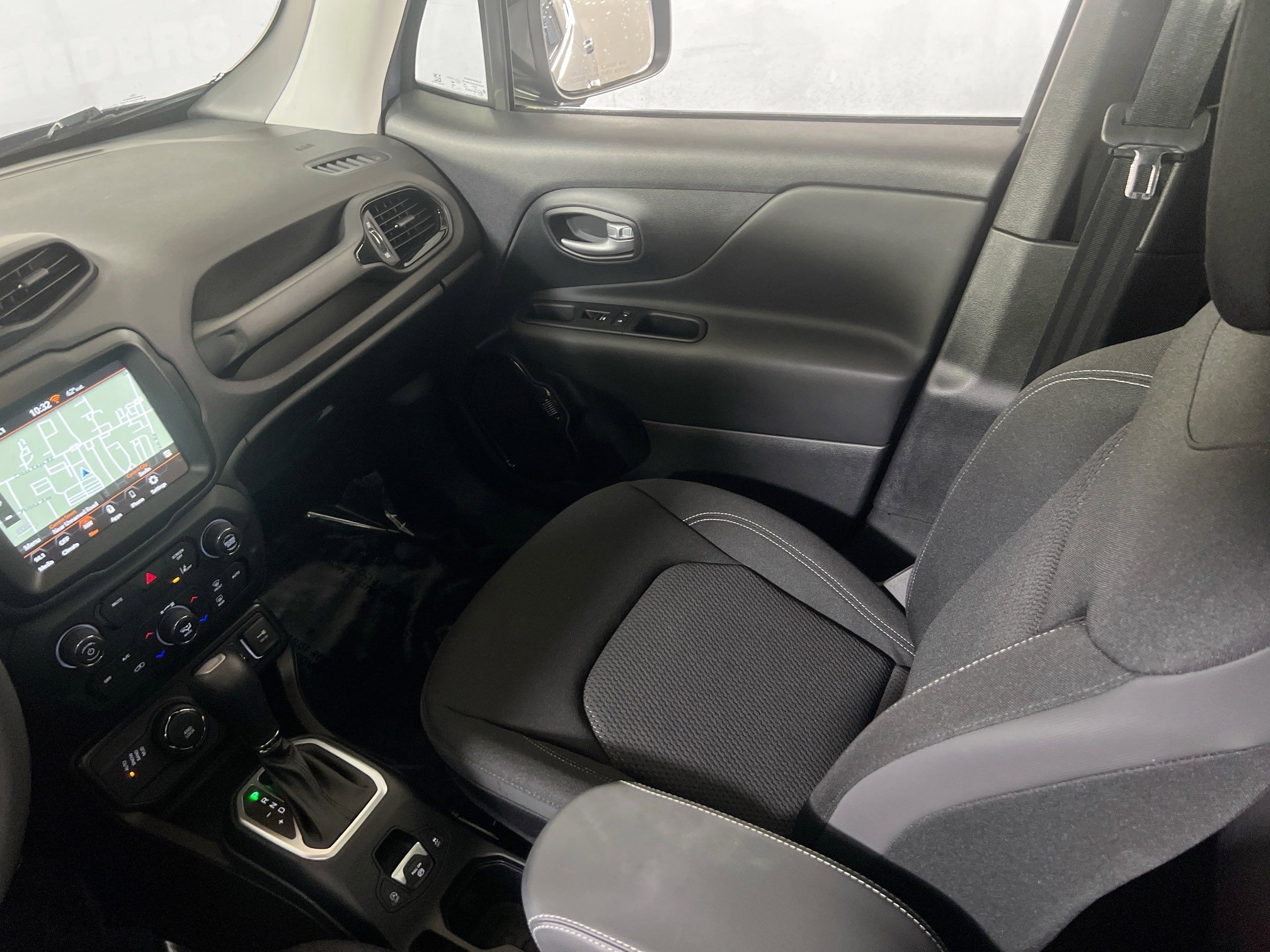 Used 2023 Jeep Renegade Altitude w/ Sun/Sound Group AWD/4WD image 22