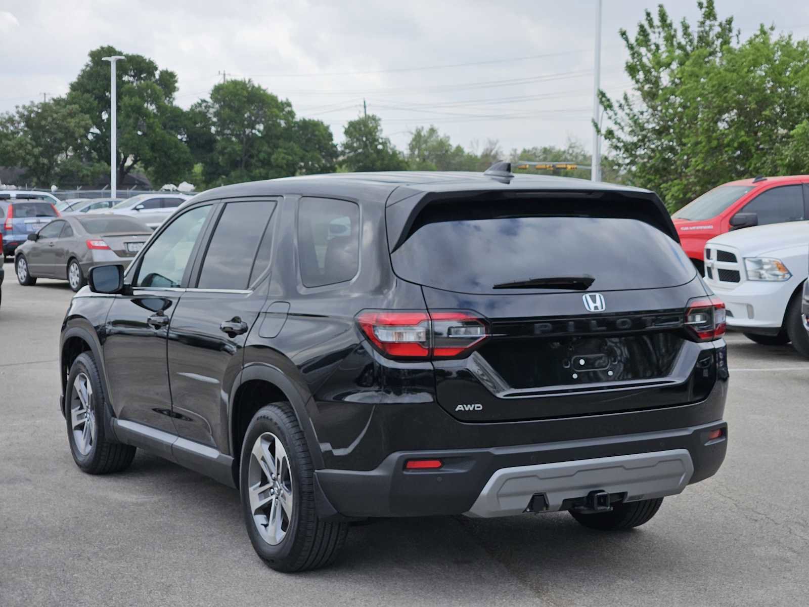 Used 2023 Honda Pilot EX-L image 5