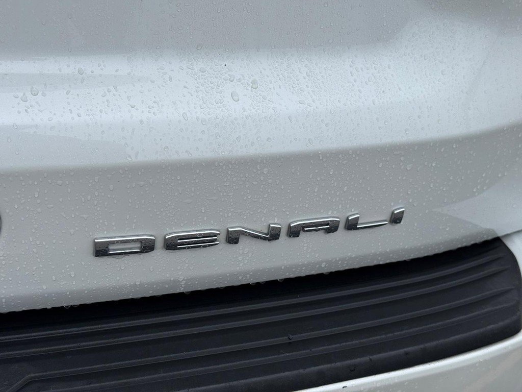 Used 2024 GMC Yukon Denali w/ Advanced Technology Package AWD/4WD image 5