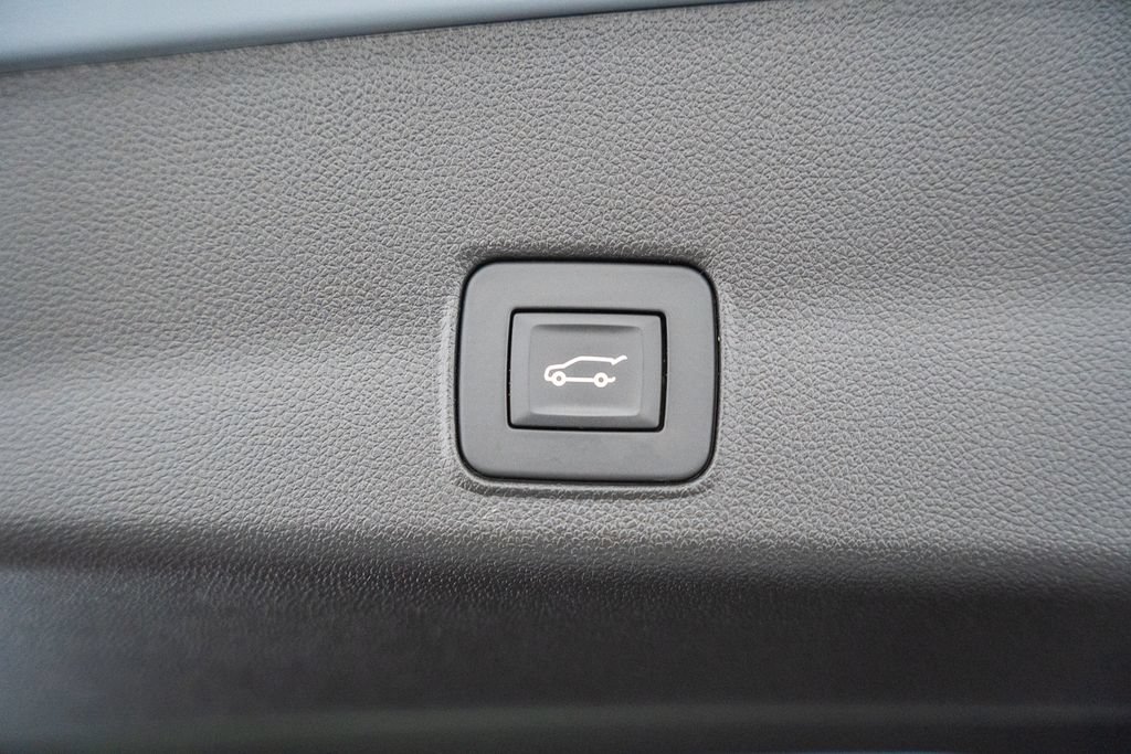 Used 2023 Chevrolet TrailBlazer RS w/ Sun and Liftgate Package FWD image 12