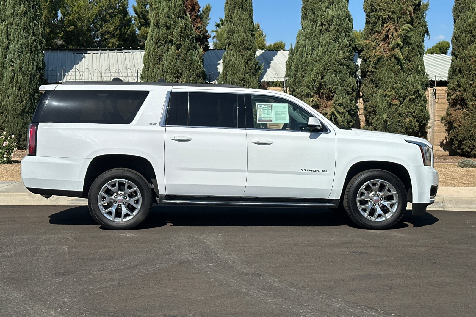 Used 2020 GMC Yukon XL SLT w/ Open Road Package RWD image 3