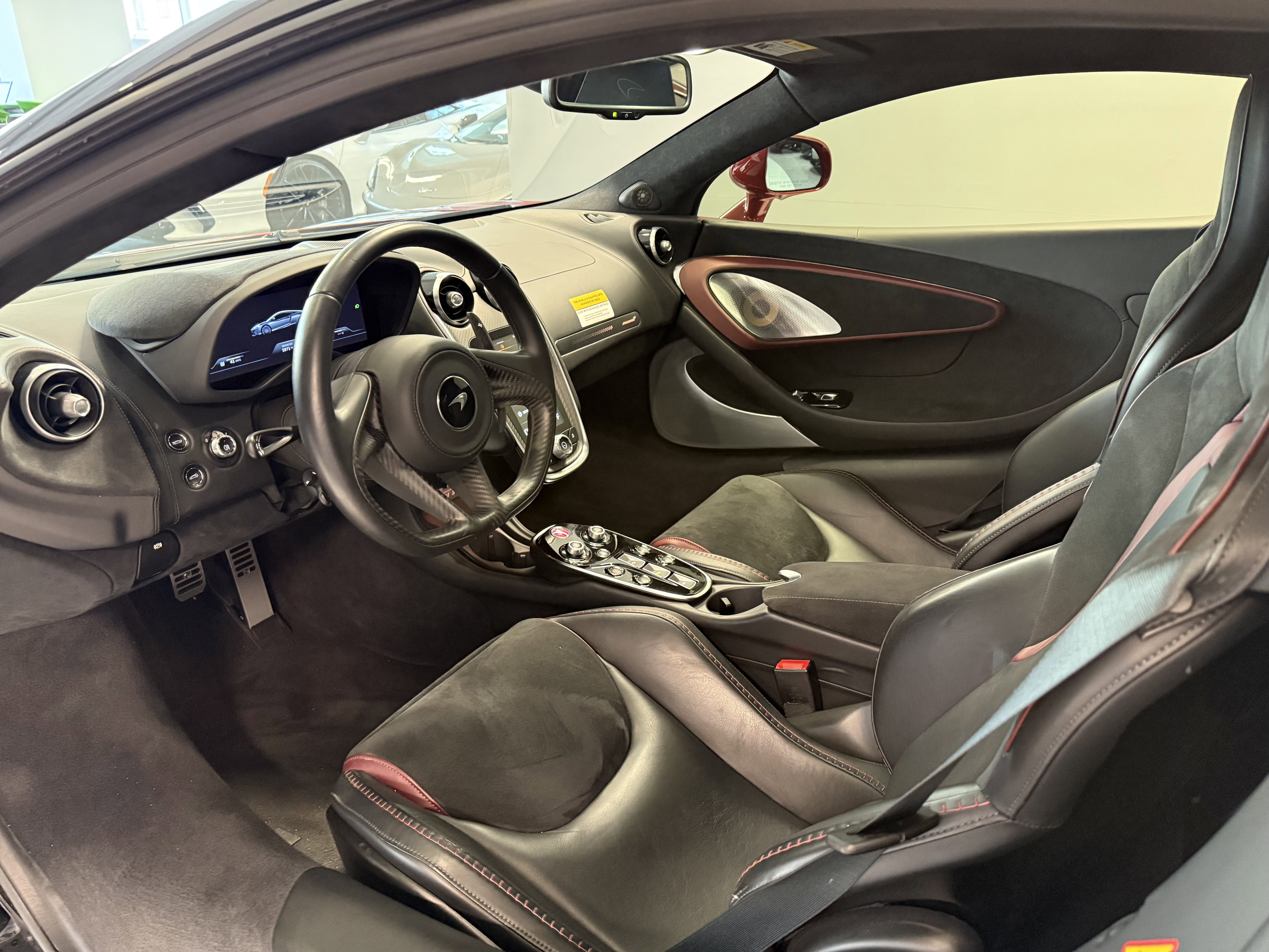 Used 2022 McLaren GT image 10