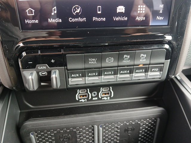 New 2026 RAM 5500 4x4 Crew Cab w/ Laramie Trim Package image 39
