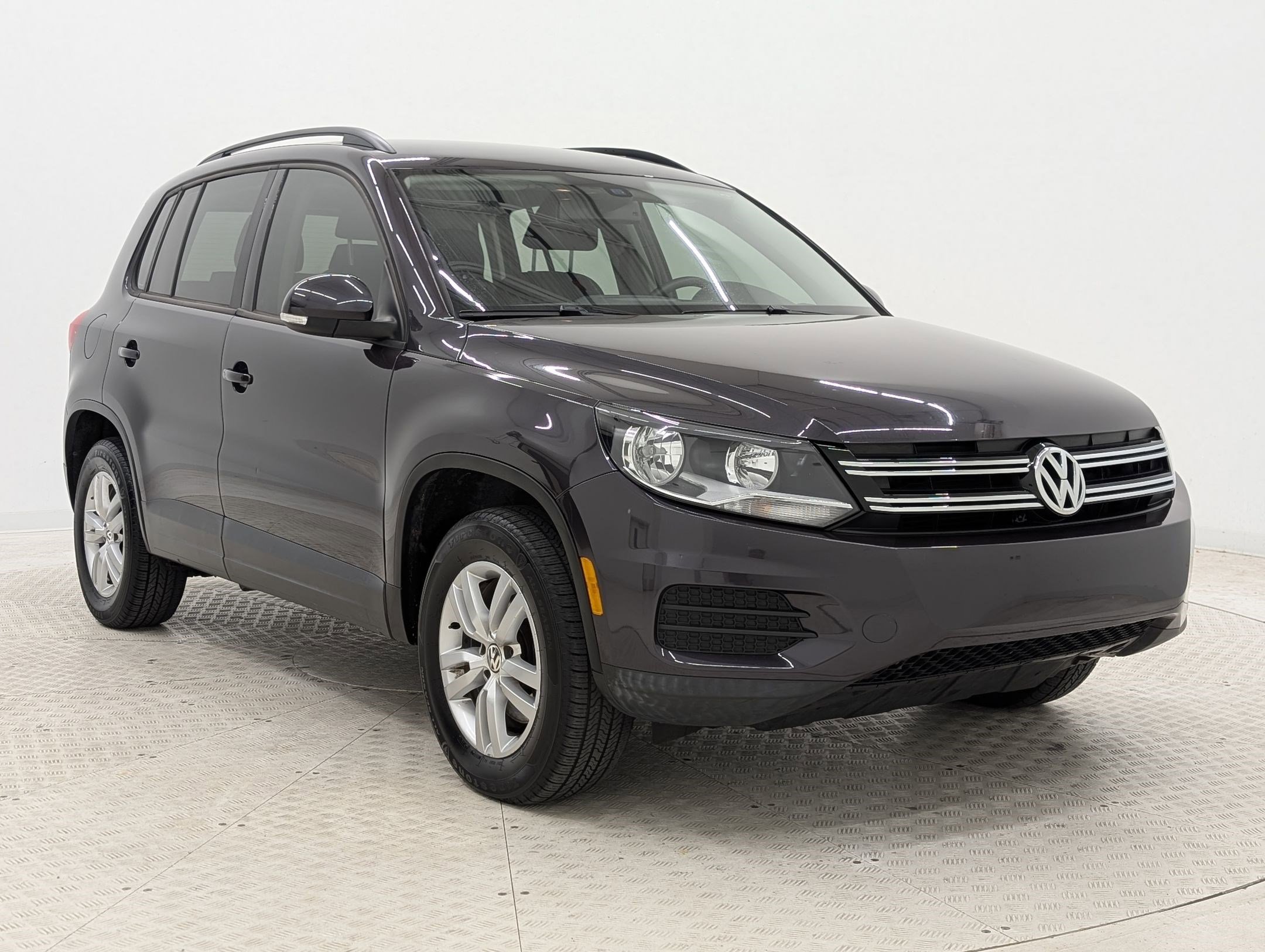 Used 2016 Volkswagen Tiguan S image 7