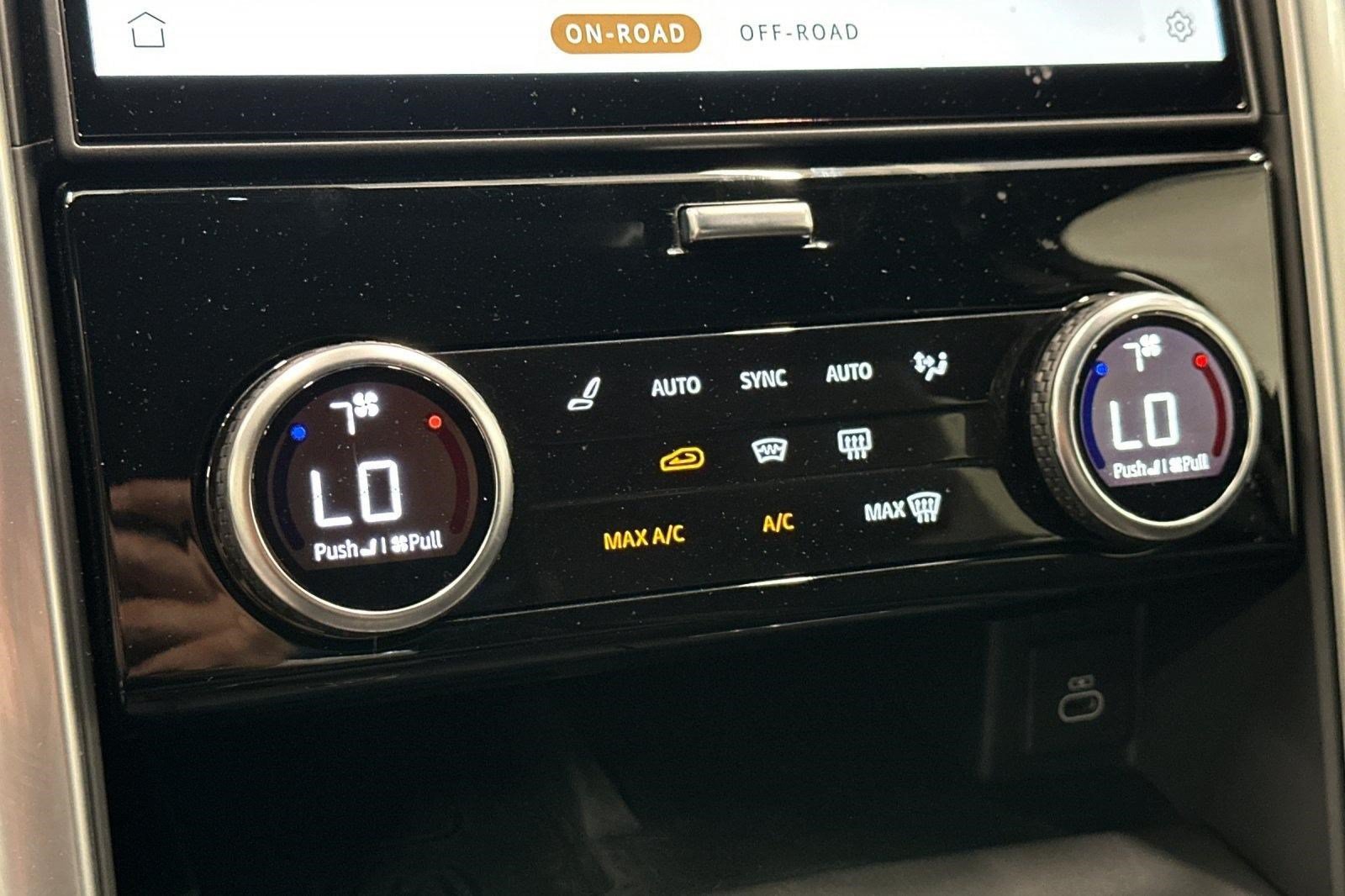 Certified 2025 Land Rover Discovery S AWD/4WD image 18