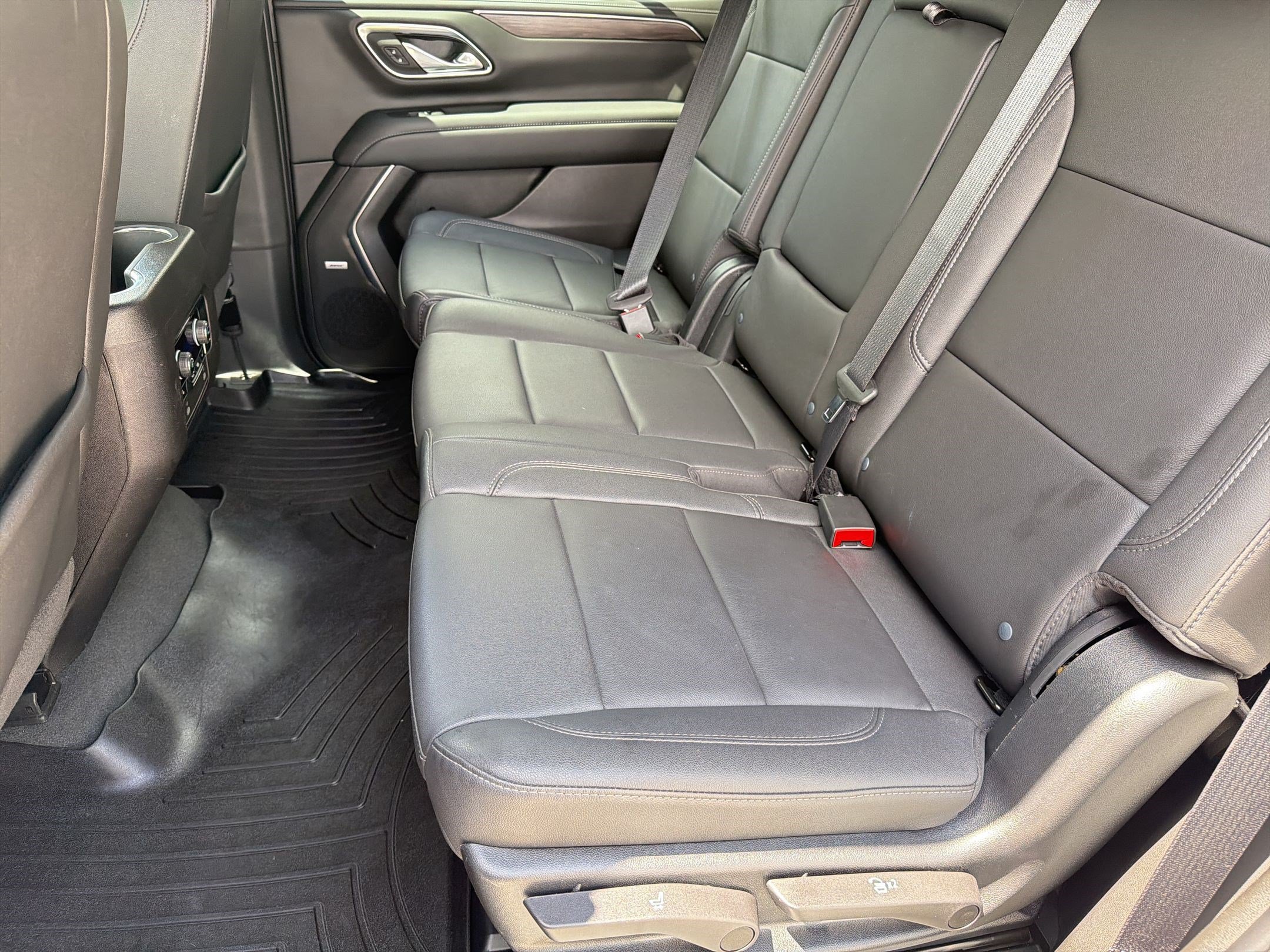 Used 2023 Chevrolet Tahoe Z71 w/ Luxury Package AWD/4WD image 21