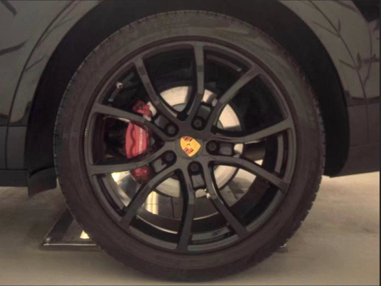 Used 2023 Porsche Cayenne AWD/4WD image 15