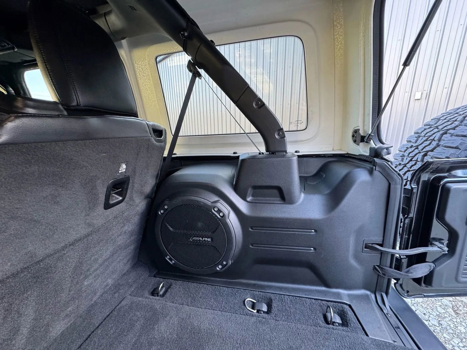 Used 2020 Jeep Wrangler Unlimited Sahara AWD/4WD image 14