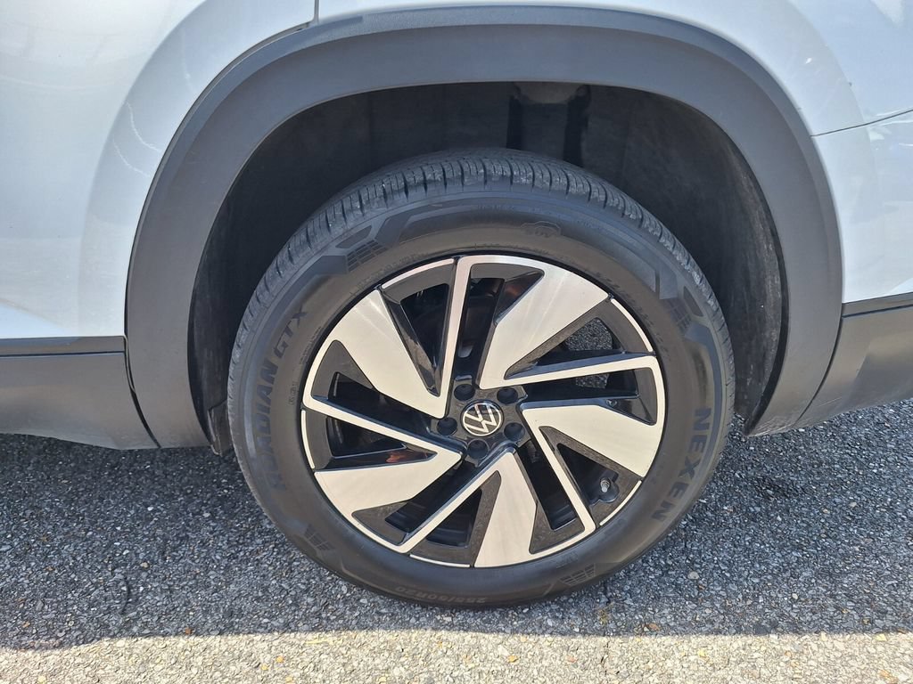 Used 2025 Volkswagen Atlas SE FWD image 23