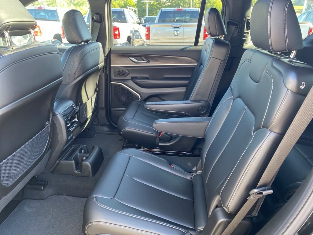 New 2025 Jeep Grand Cherokee L Limited w/ Black Appearance Package image 22