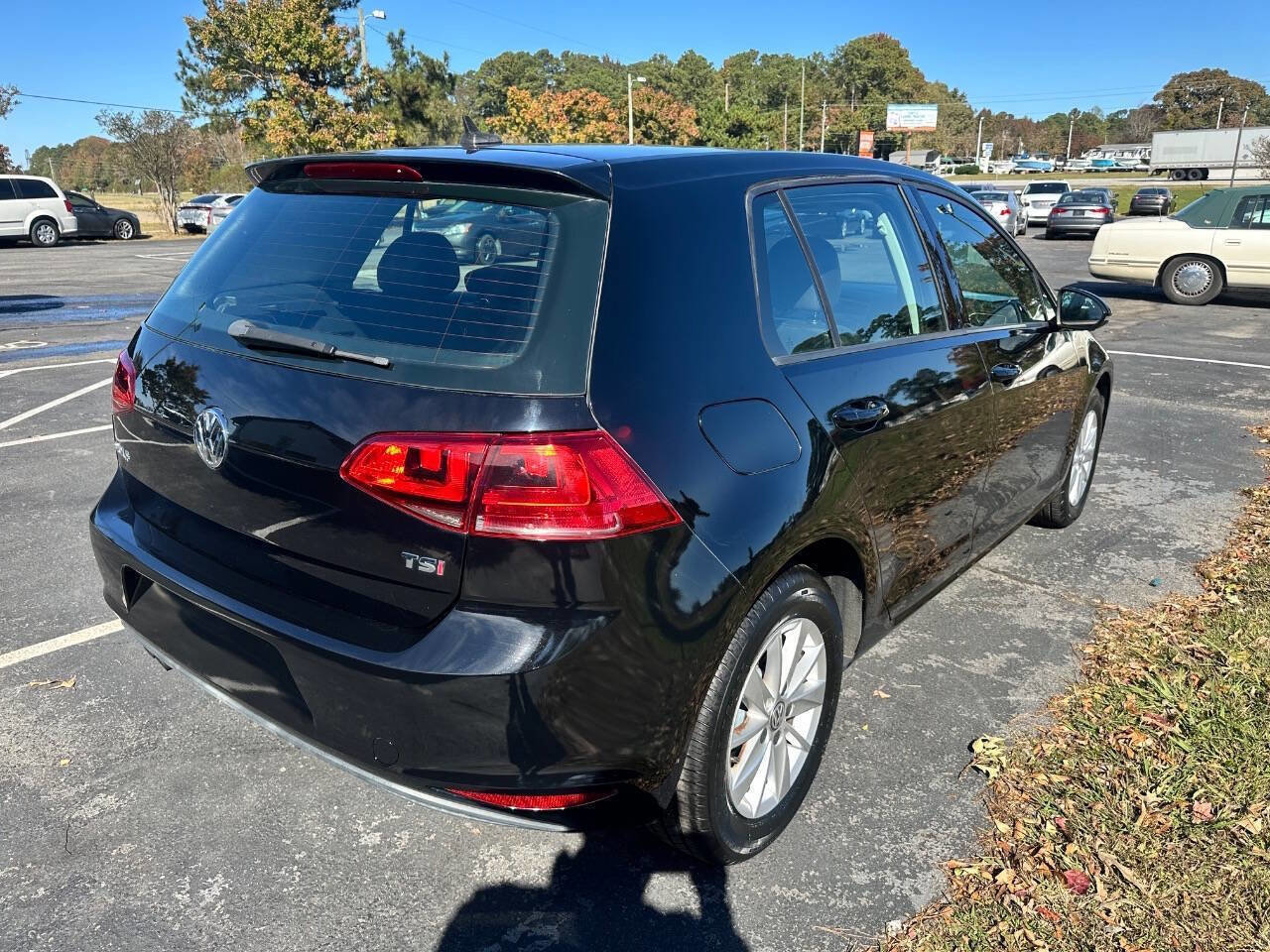 Used 2015 Volkswagen Golf S image 8