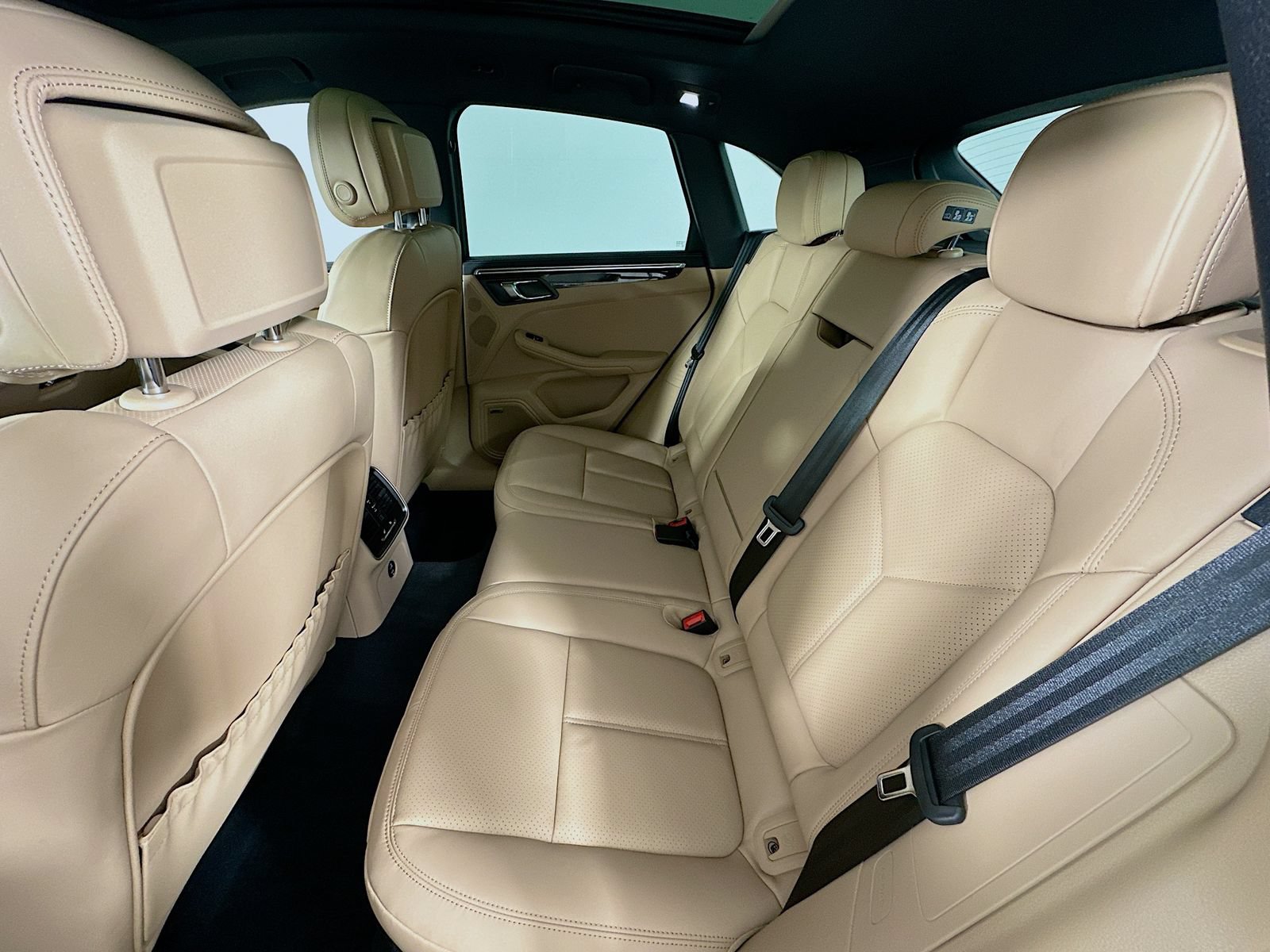 New 2026 Porsche Macan AWD/4WD image 39