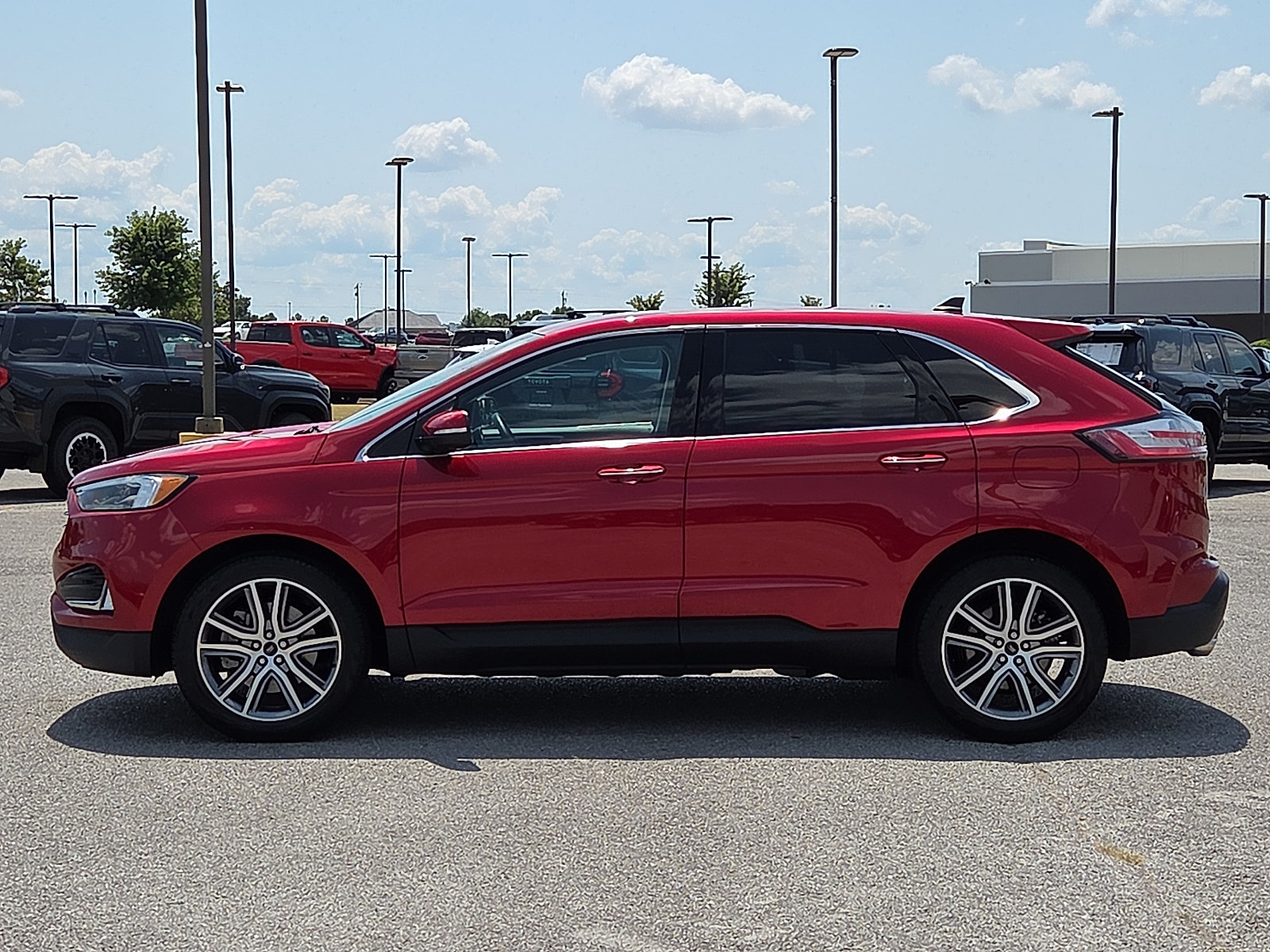 Used 2023 Ford Edge Titanium w/ Equipment Group 301A AWD/4WD image 3