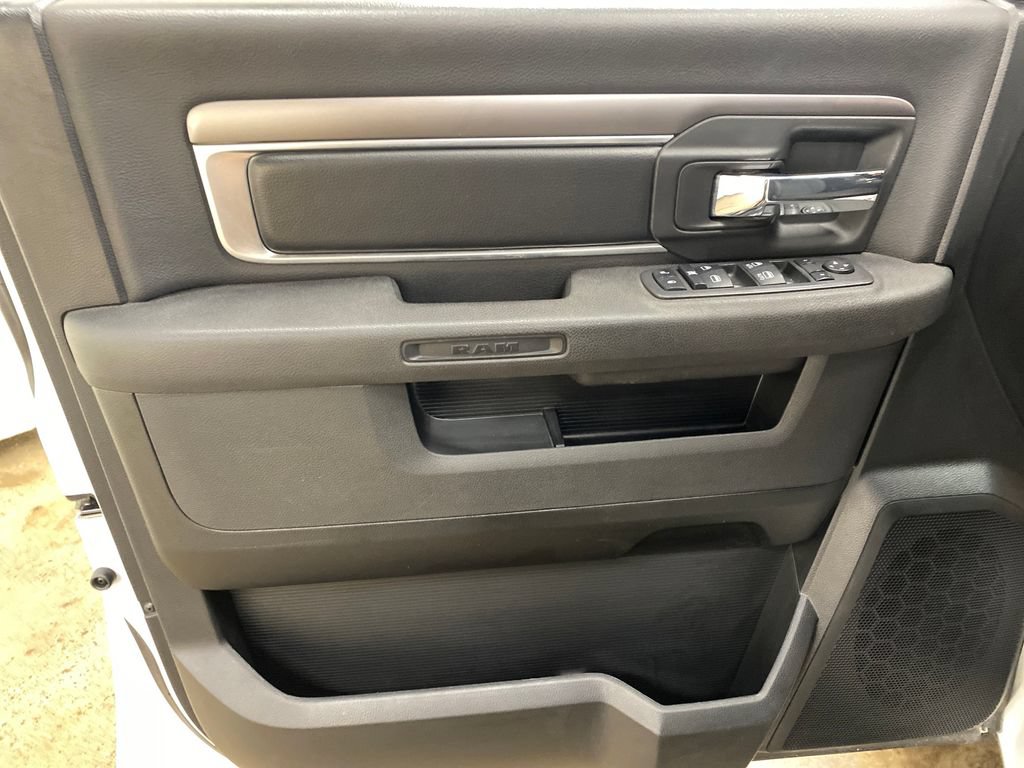 Used 2022 RAM 1500 Warlock AWD/4WD image 9