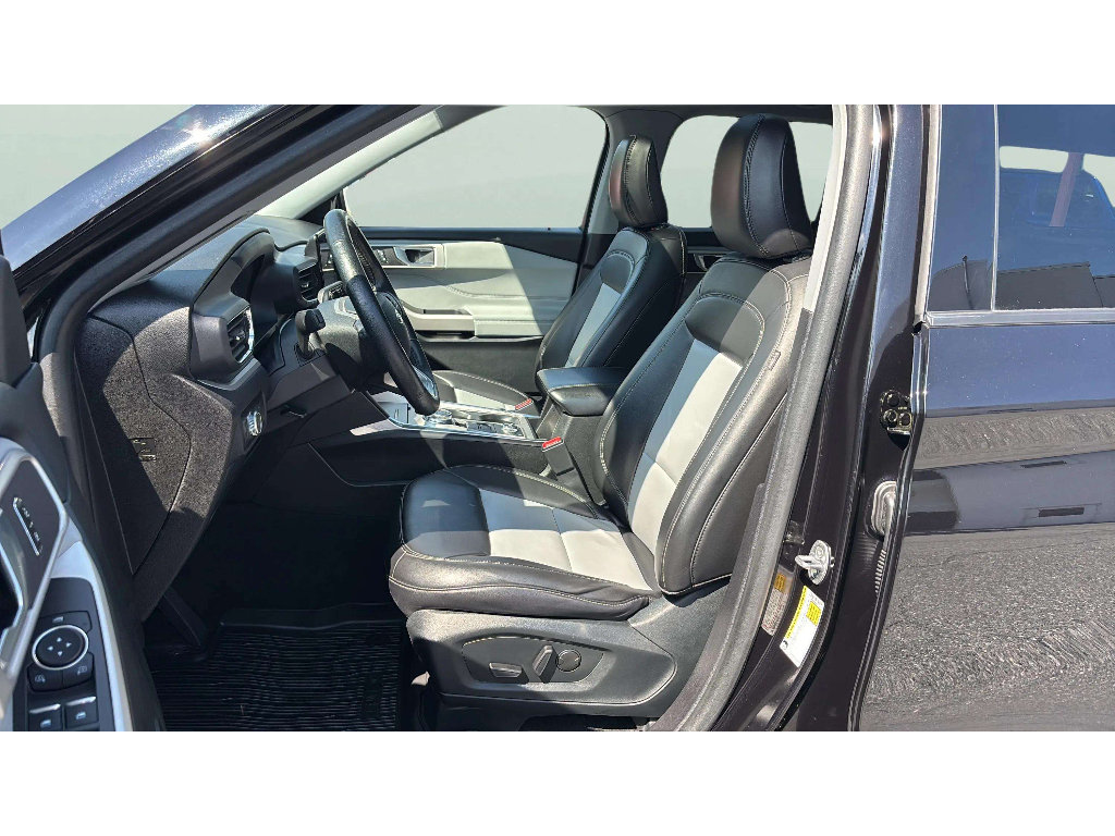 Used 2023 Ford Explorer XLT w/ Equipment Group 202A AWD/4WD image 12