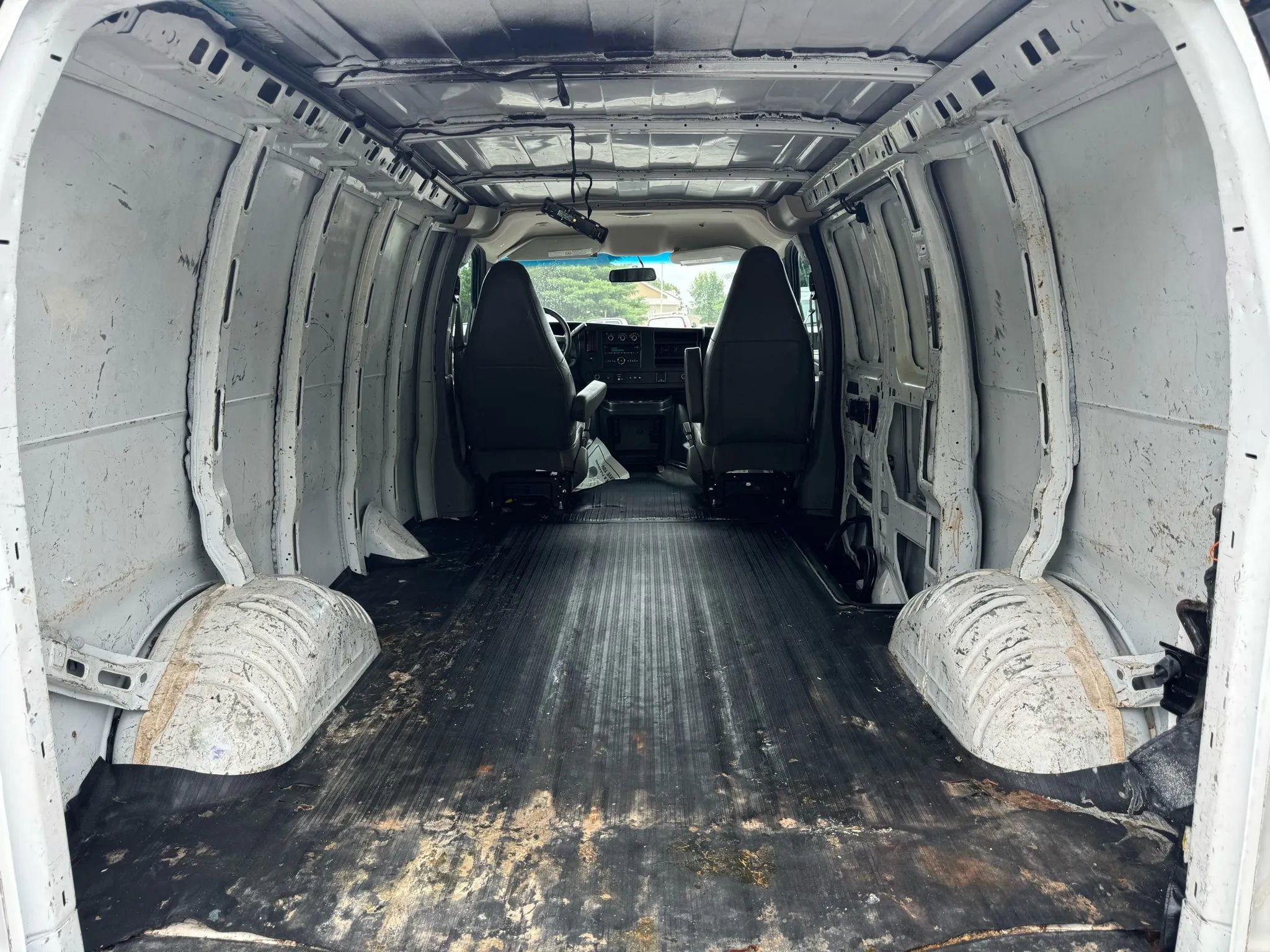 Used 2018 Chevrolet Express 2500 RWD image 14