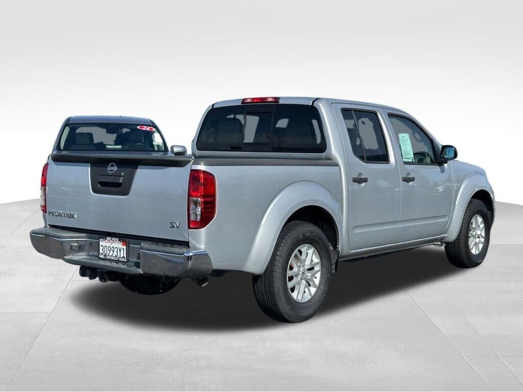 Used 2015 Nissan Frontier SV image 3