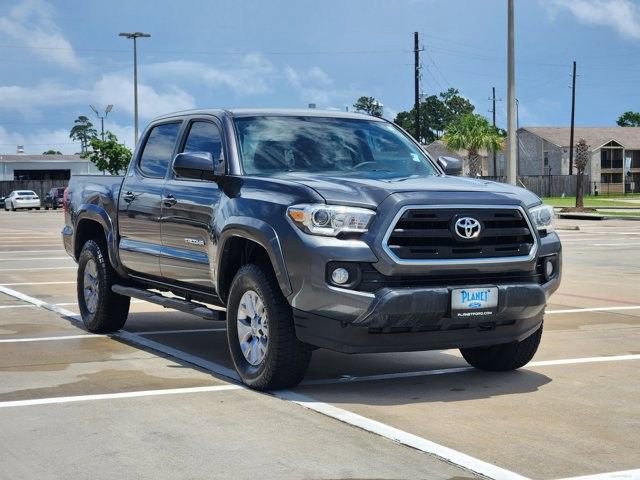 Used 2017 Toyota Tacoma SR5 w/ Tow Package RWD image 3
