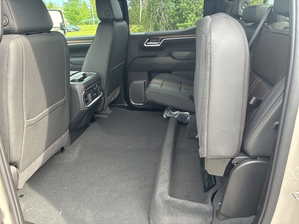 New 2026 Chevrolet Silverado 1500 High Country w/ Technology Package AWD/4WD image 38
