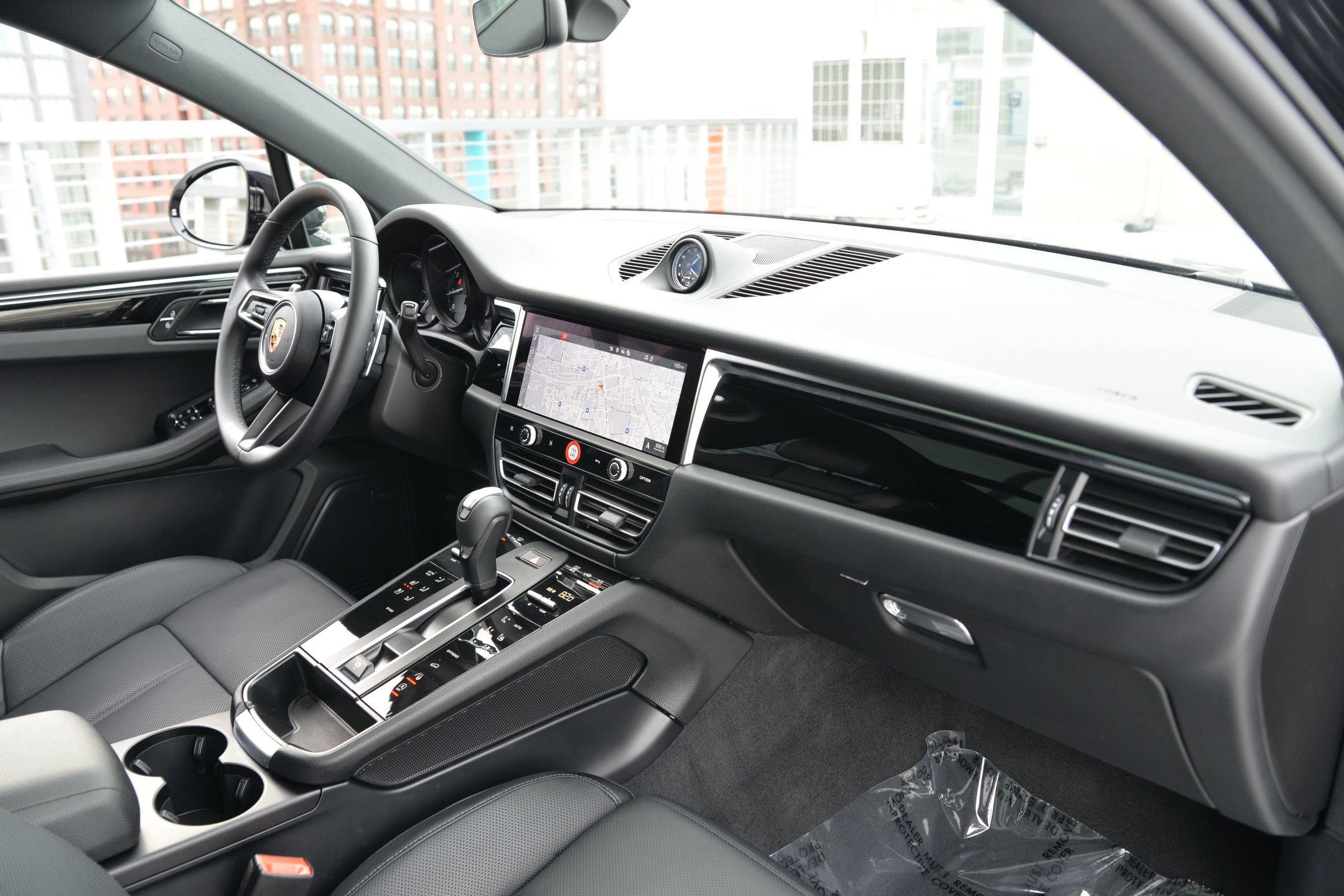 Certified 2025 Porsche Macan image 24