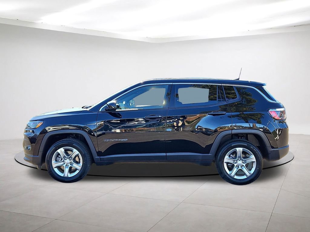 Used 2024 Jeep Compass Sport image 4
