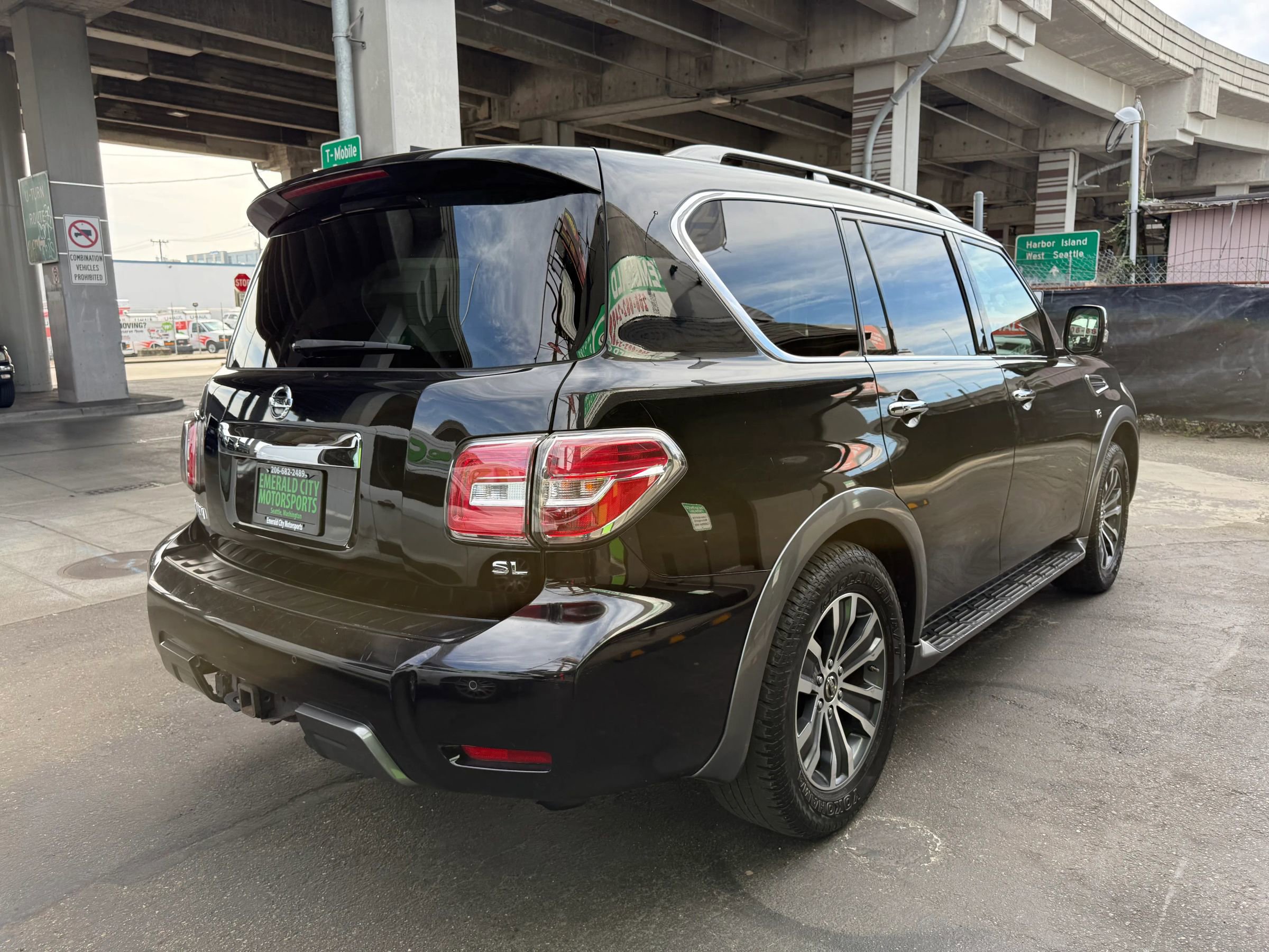 Used 2019 Nissan Armada SL w/ Premium Package AWD/4WD image 4