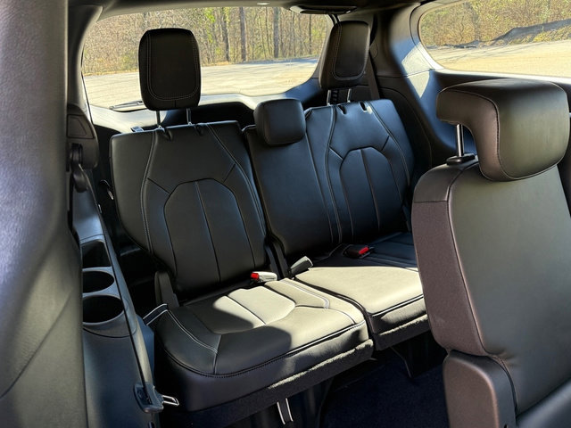 New 2026 Chrysler Pacifica Select image 21