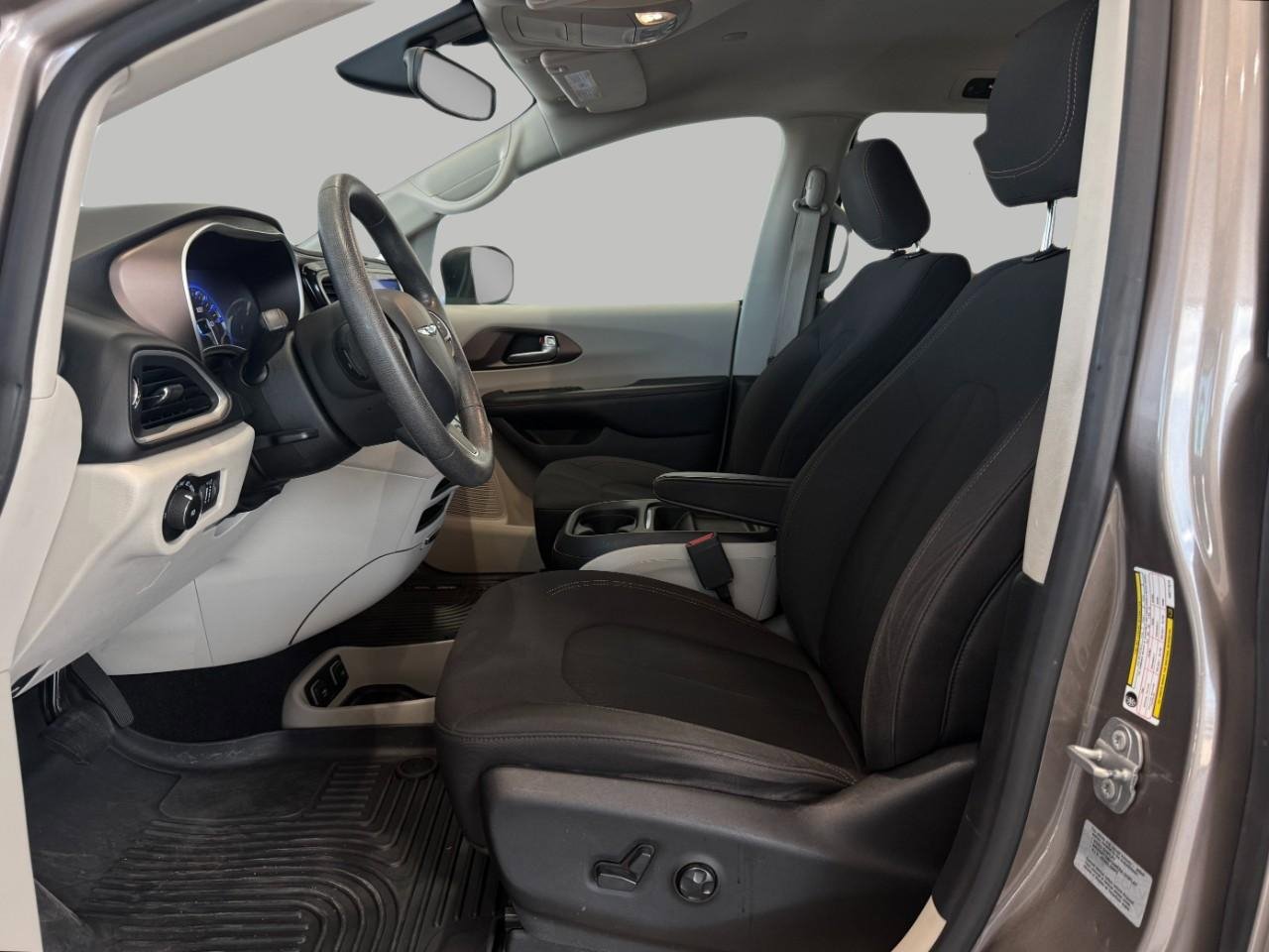 Used 2017 Chrysler Pacifica Touring Plus image 22