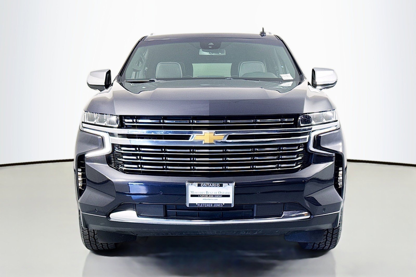 Used 2023 Chevrolet Suburban Premier image 2