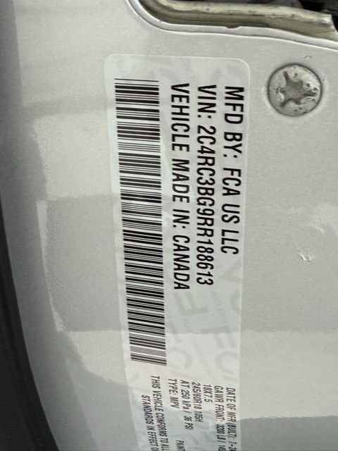Used 2024 Chrysler Pacifica Touring-L AWD/4WD image 45